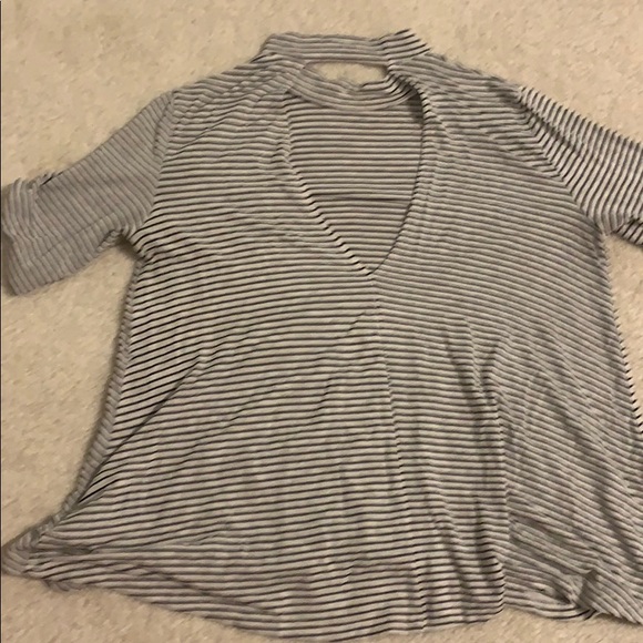 Striped top with a back hole - Picture 2 of 2